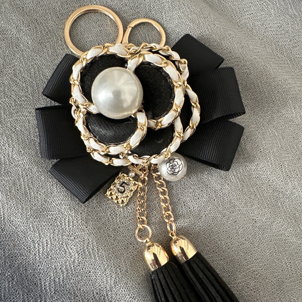 Camellia Key chain-NWOT